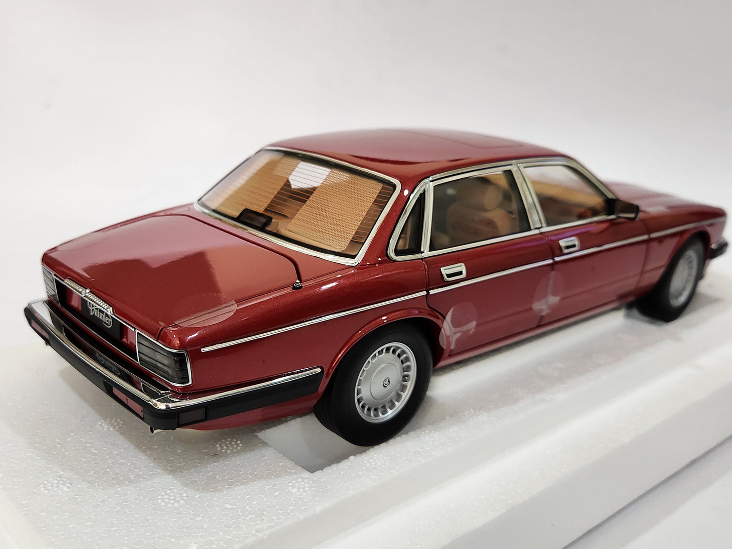 1/18 Almost Real Jaguar Daimler XJ6 (XJ40) Flamenco Red