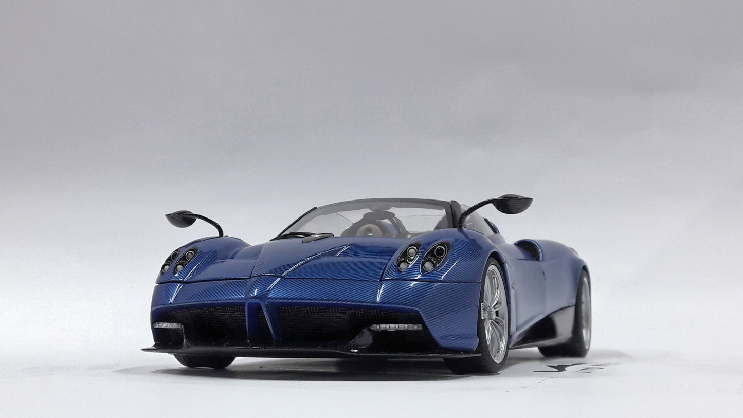 Auto Art Pagani Huayra Roadster (Blu Tricolore Carbon Fiber)