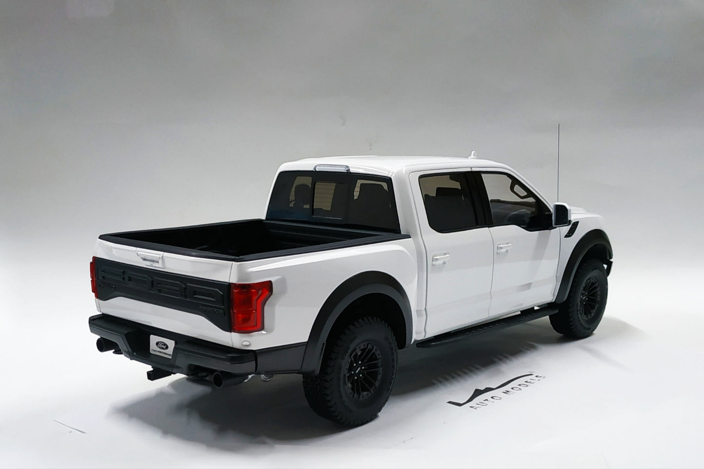 1/18 Auto Art Ford F-150 Raptor Superdrew 2019 Oxford White