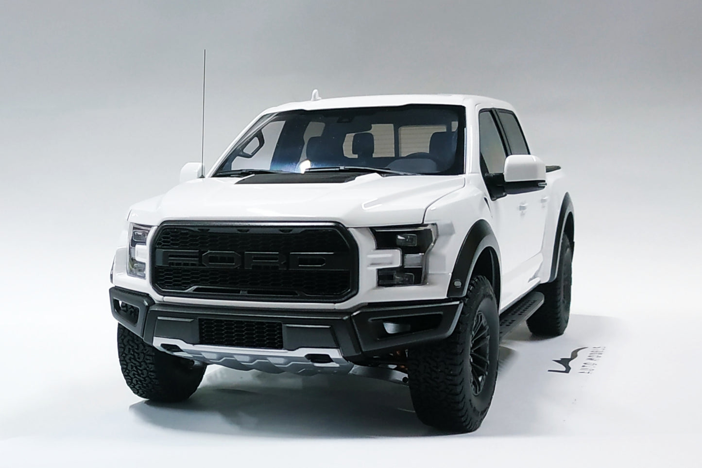 1/18 Auto Art Ford F-150 Raptor Superdrew 2019 Oxford White