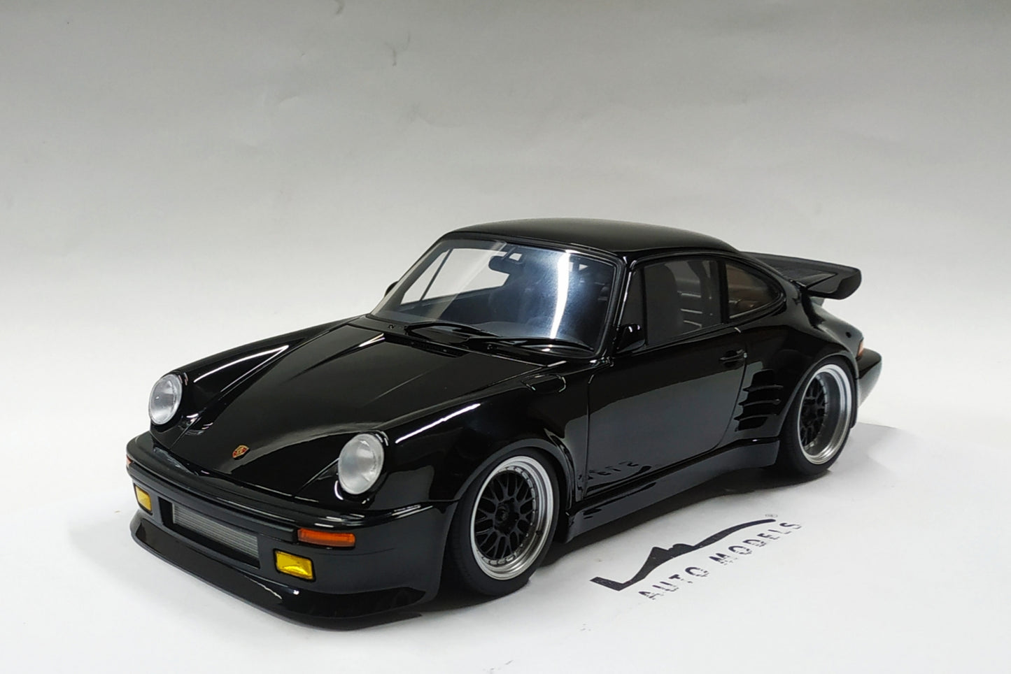 1/18 Auto Art Porsche 911 (930) Turbo Wangan Midnight Blackbird Comic #1 Version
