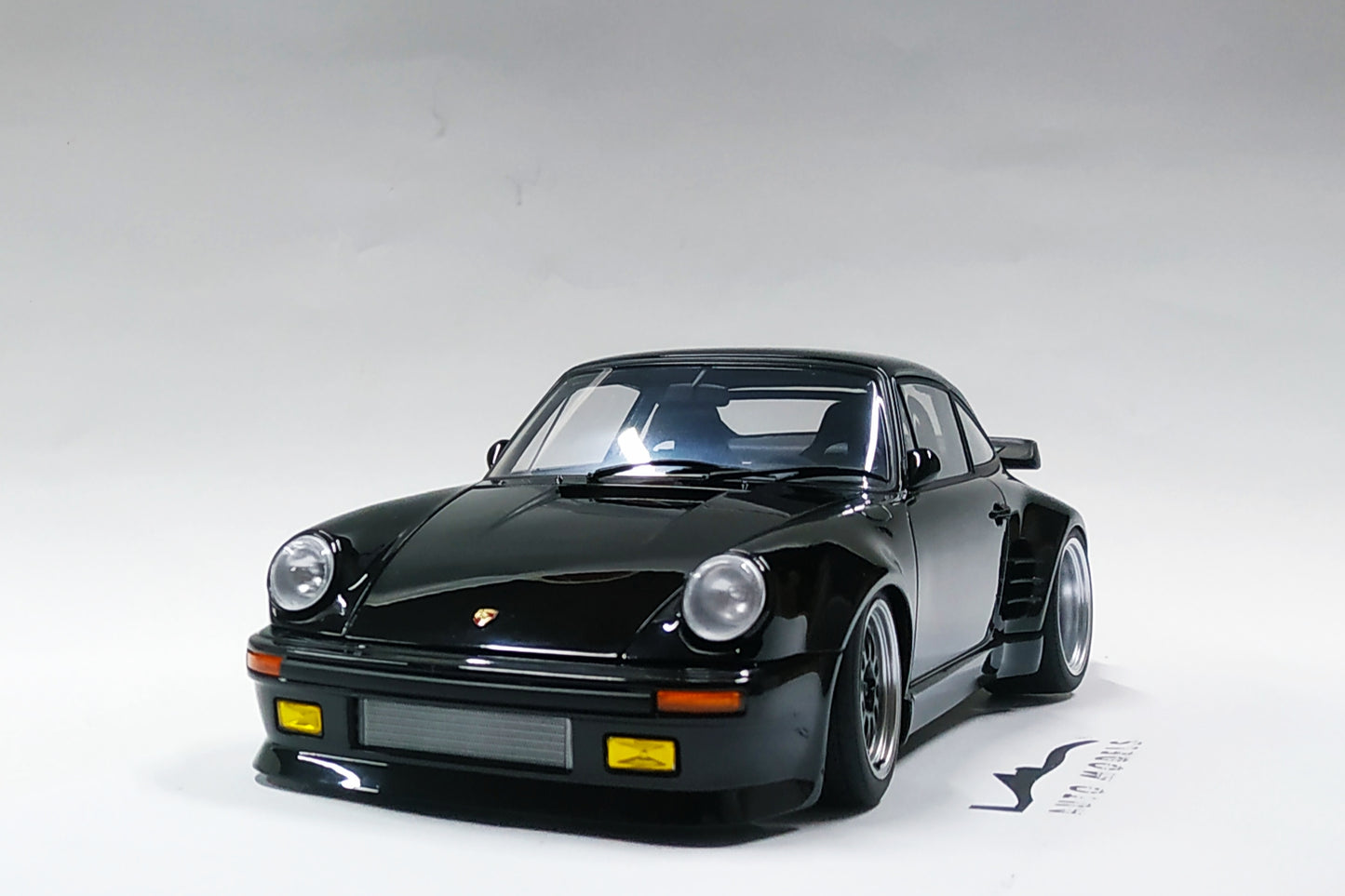 1/18 Auto Art Porsche 911 (930) Turbo Wangan Midnight Blackbird Comic #1 Version