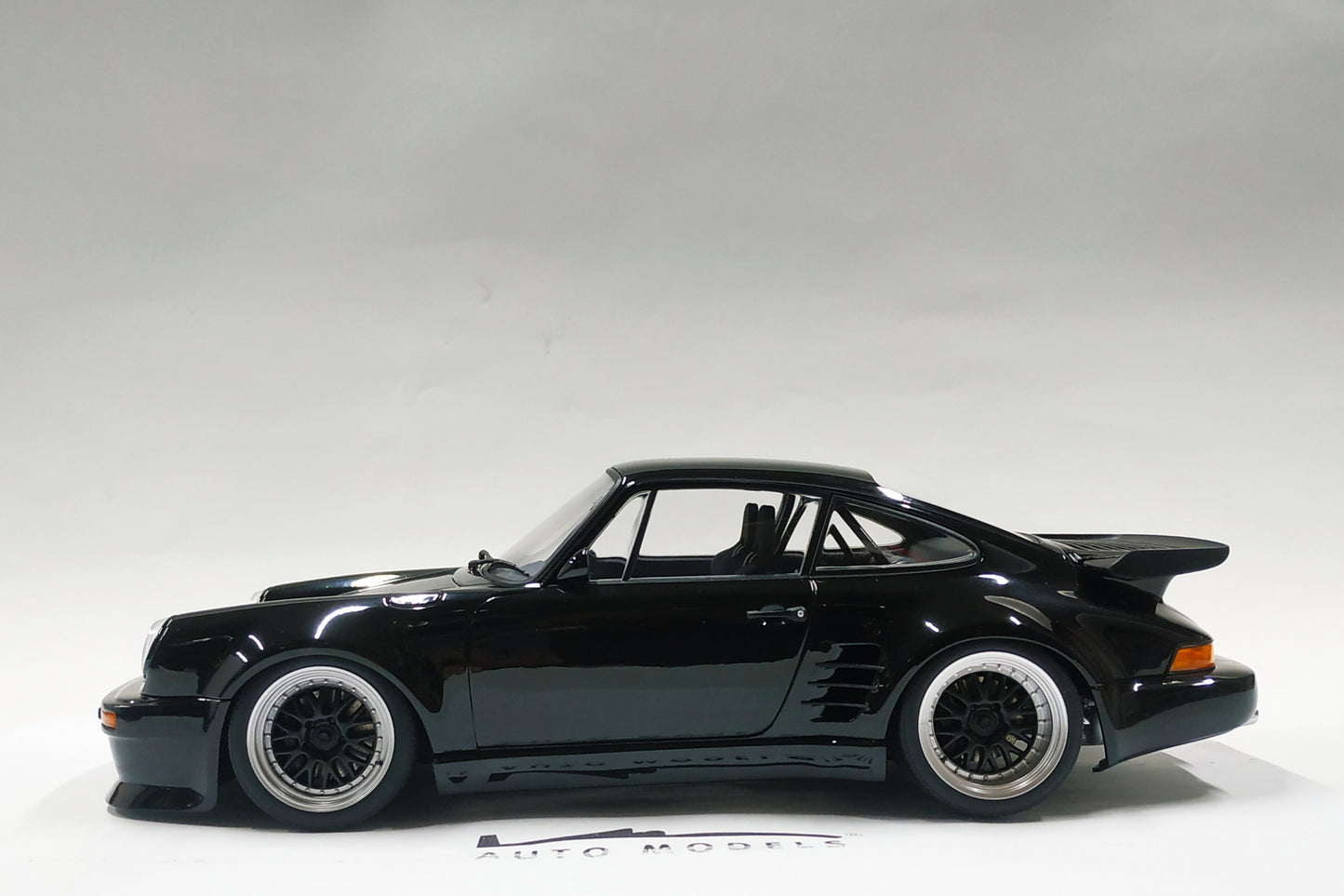 1/18 Auto Art Porsche 911 (930) Turbo Wangan Midnight Blackbird Comic #1 Version