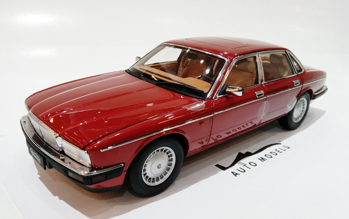 1/18 Almost Real Jaguar Daimler XJ6 (XJ40) Flamenco Red