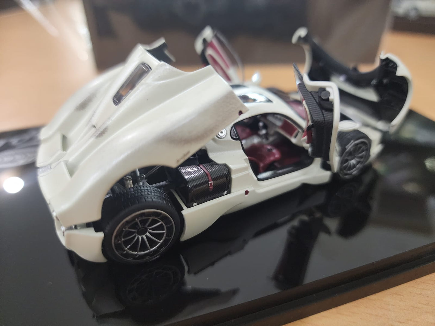 LCD Models Pagani Utopia White