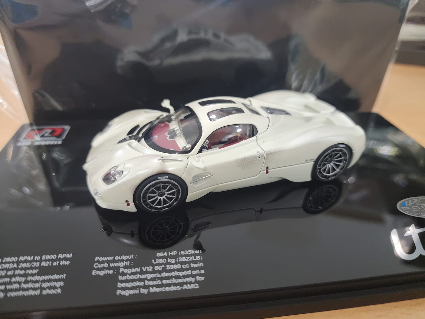 LCD Models Pagani Utopia White