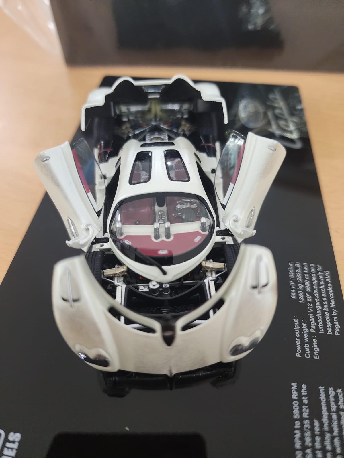 LCD Models Pagani Utopia White