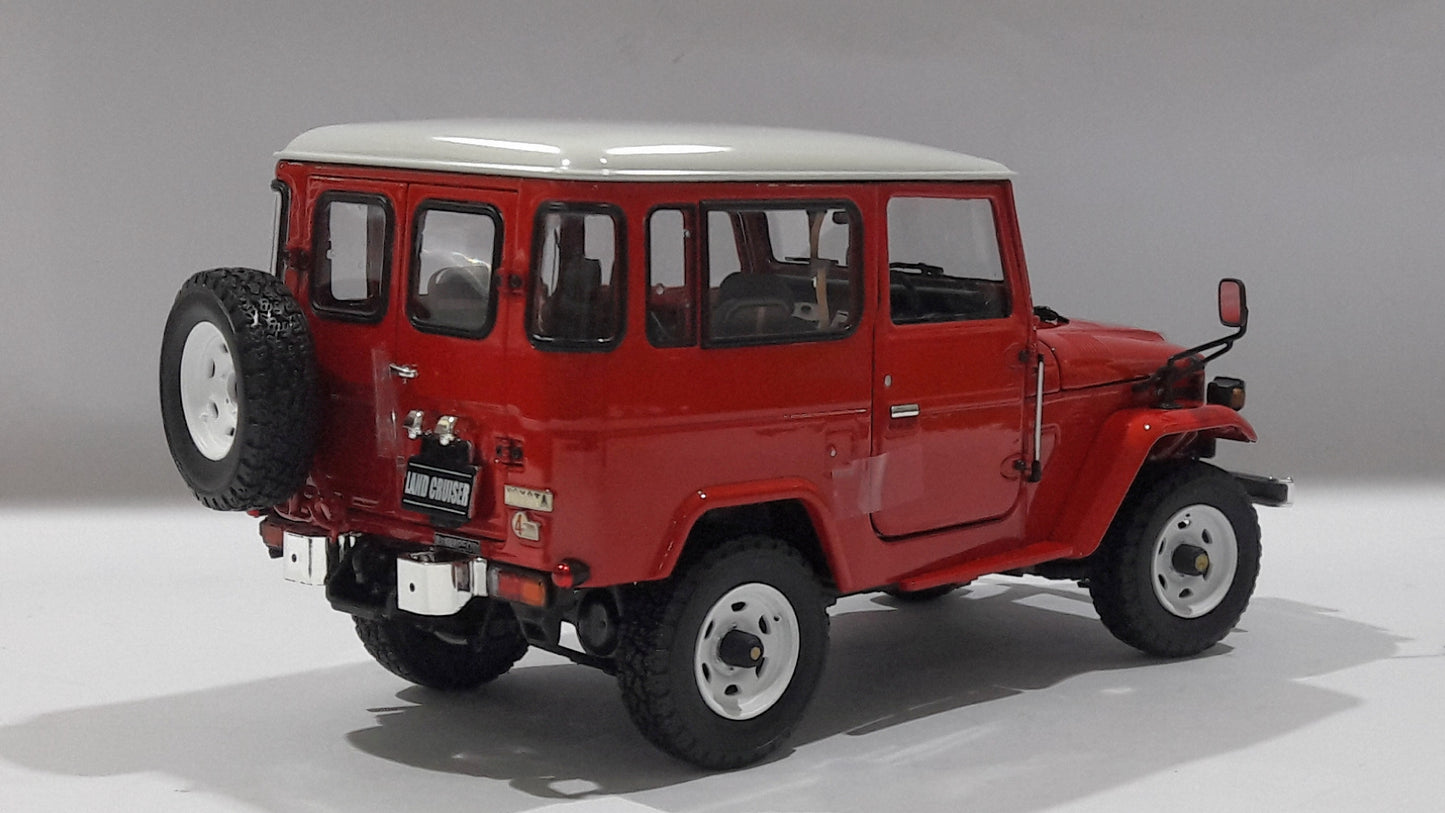 1/18 KYO Toyota Land Cruiser 40 Van Red