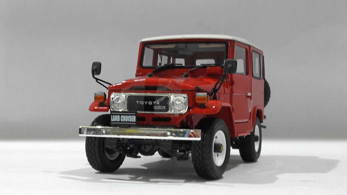 1/18 KYO Toyota Land Cruiser 40 Van Red