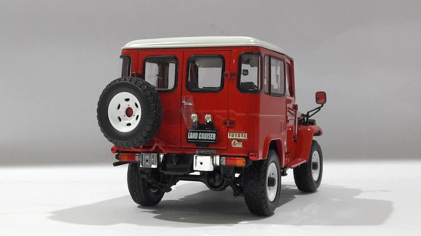 1/18 KYO Toyota Land Cruiser 40 Van Red