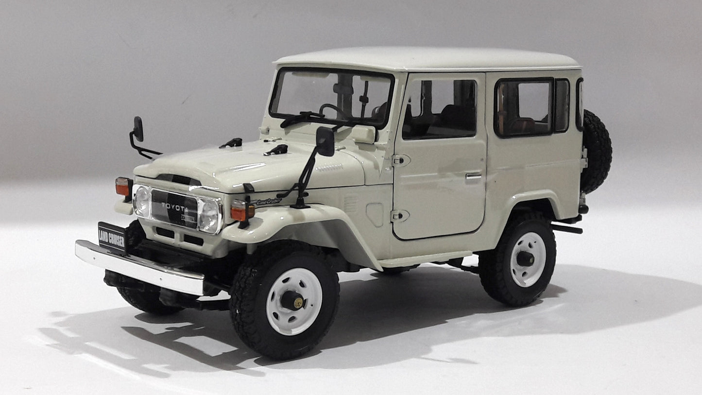 1/18 KYO Toyota Land Cruiser 40 Van White