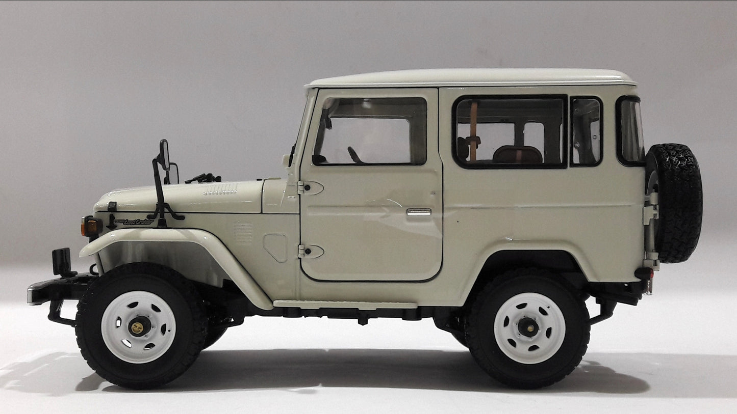 1/18 KYO Toyota Land Cruiser 40 Van White