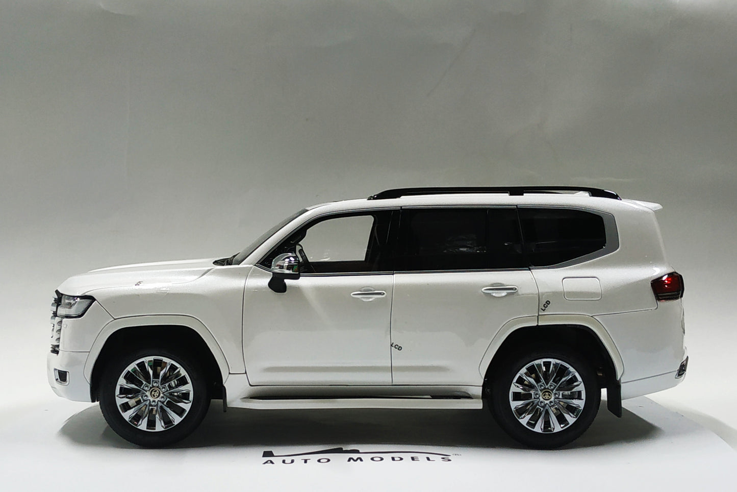 LCD Models Toyota Land Crusier 300-ZX-White