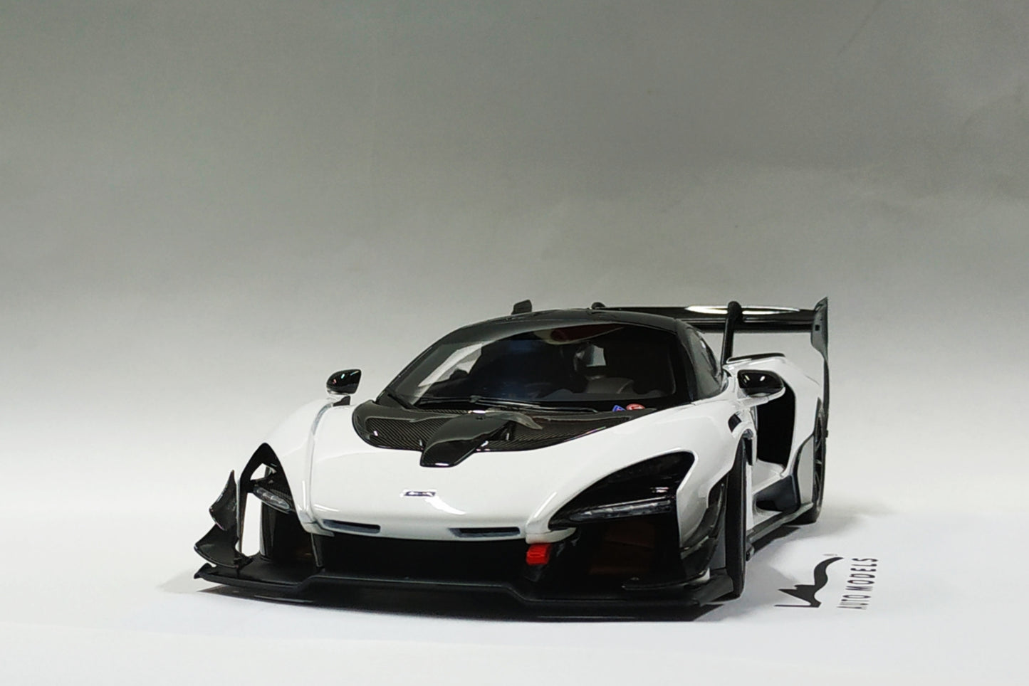 LCD Models Mclaren Senna GTR White