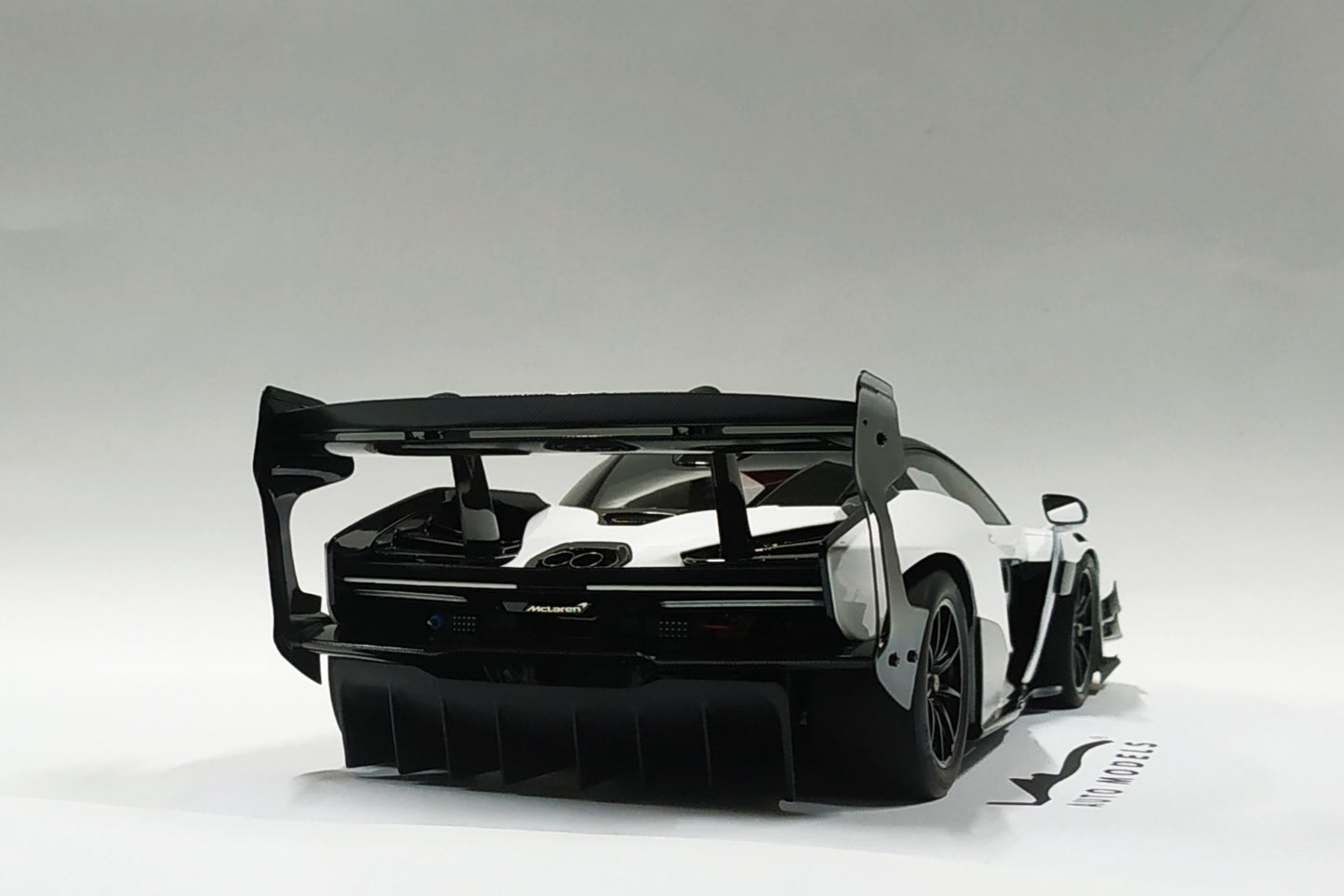 LCD Models Mclaren Senna GTR White