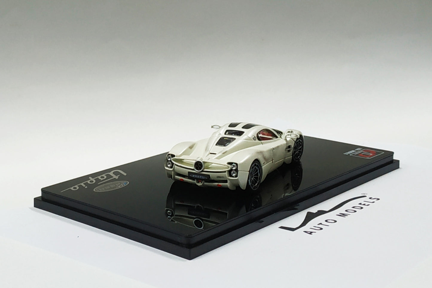LCD Models Pagani Utopia White