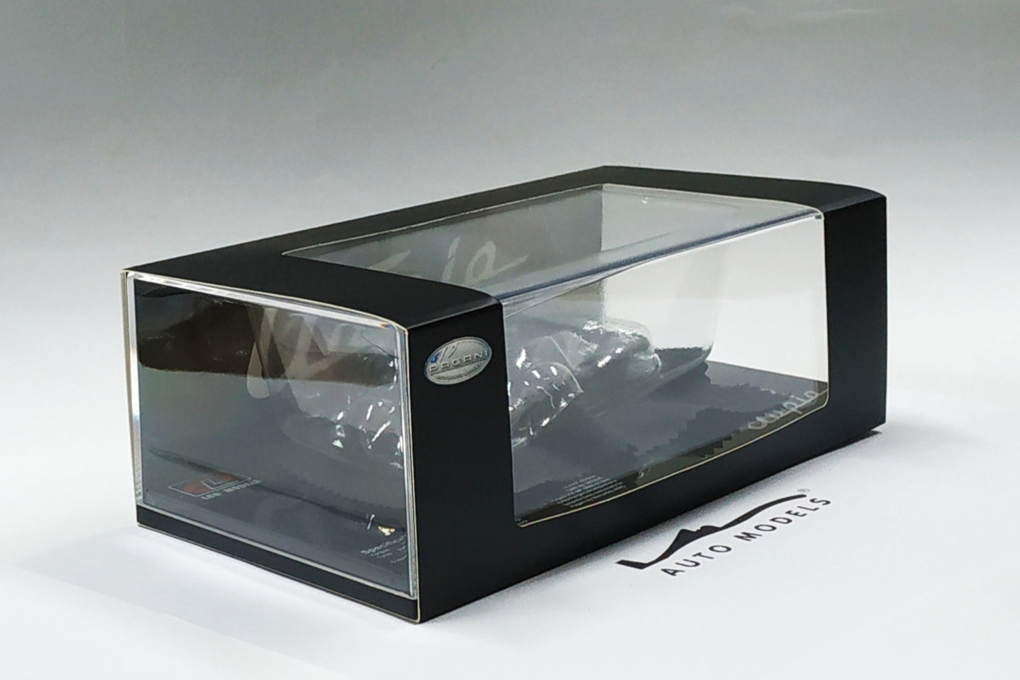 LCD Models Pagani Utopia White