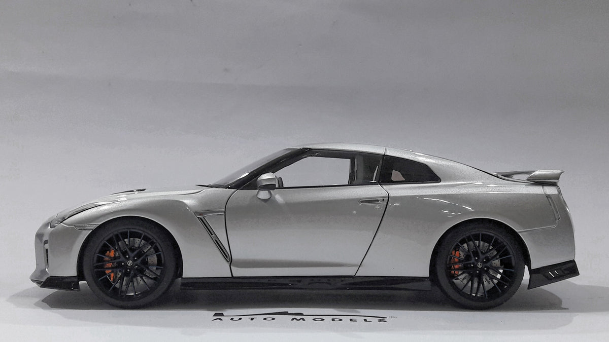 Motor Helix R35 Motorhelix Nissan GTR R35 50th Anniversary Silver – Automodels Indonesia