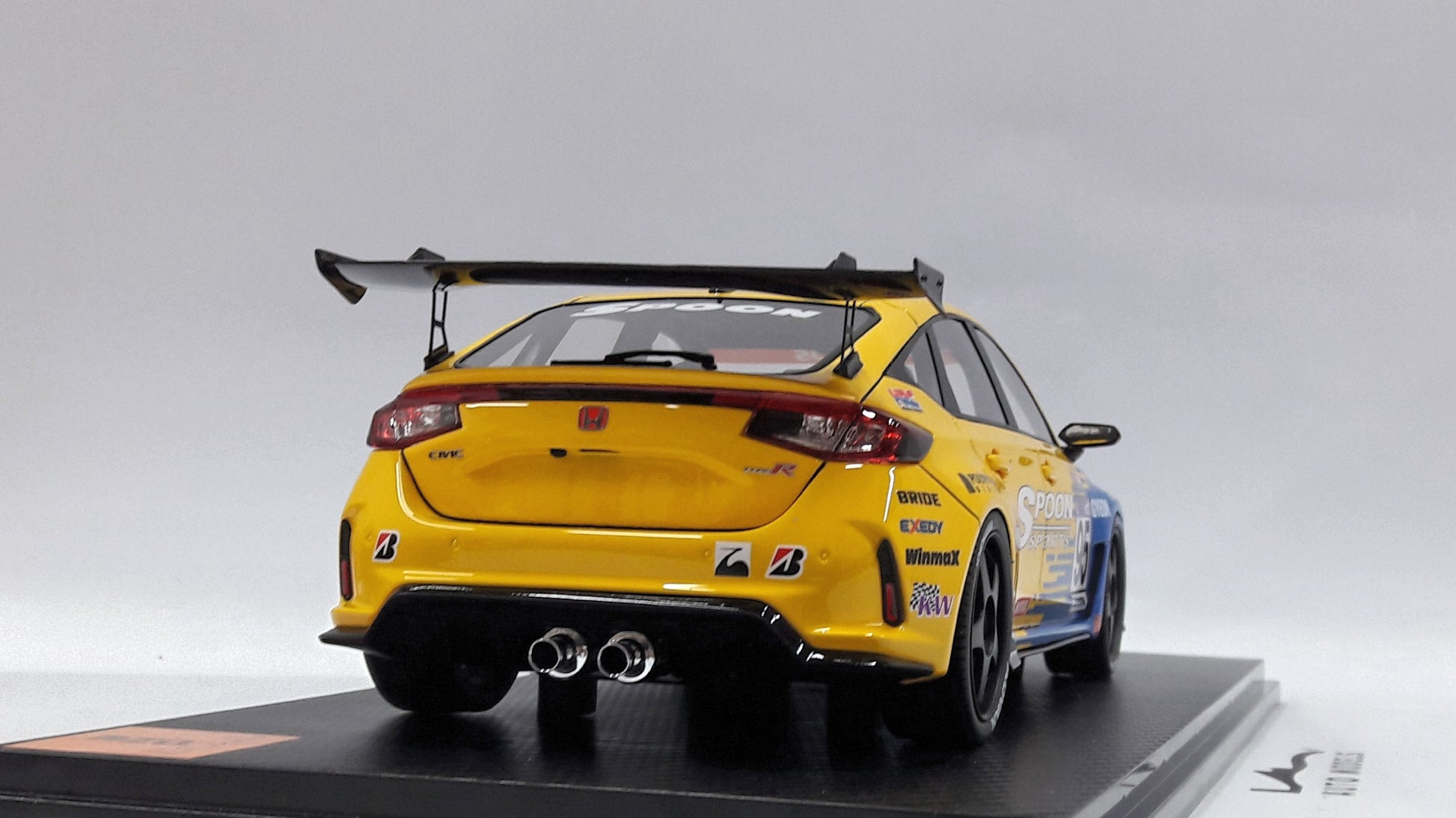 1/18 PEAKO MODEL of a Honda Civic Type-R ( F15 ) " Spoon Sport " in Red 1/18 PEAKO MODEL of a Honda Civic Type-R ( F15 ) " Spoon Sport " in Red