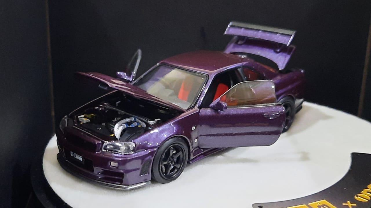 1/64 PGM Nissan R34 Z-Tune Midnight Purple (Luxury Round Stand)