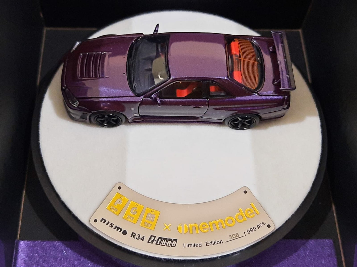 1/64 PGM Nissan R34 Z-Tune Midnight Purple (Luxury Round Stand)