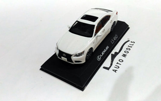 Kyosho Lexus LS460 F Sport White