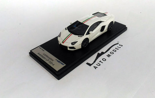 Looksmart Lamborghini Aventador LP700-4 Nazionale White