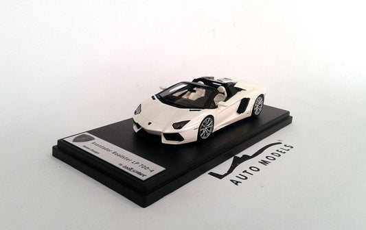 Looksmart Lamborghini Aventador LP700-4 Roadster White